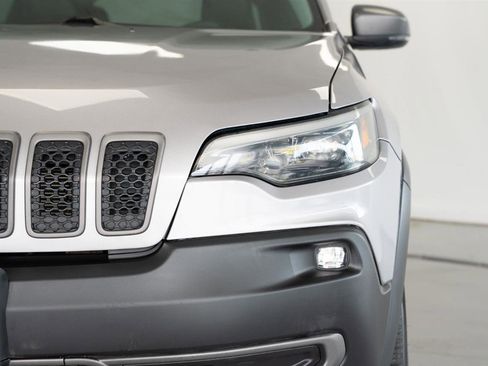 Used 2019 Jeep Cherokee Trailhawk w/ Cold Weather Group AWD/4WD image 10