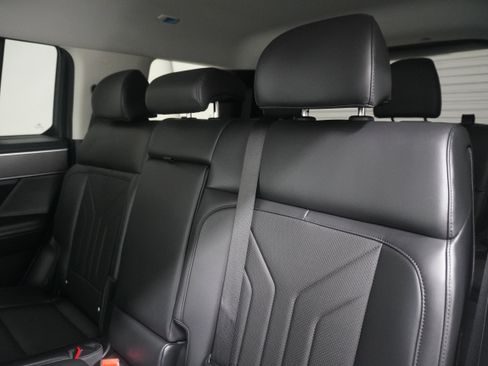 Used 2025 Hyundai Santa Fe SEL FWD image 13