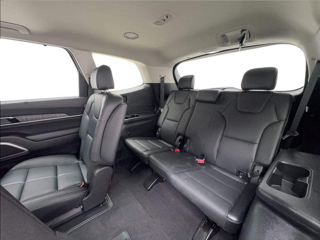 Used 2024 Kia Telluride EX w/ EX Captain's Chair Package AWD/4WD image 27