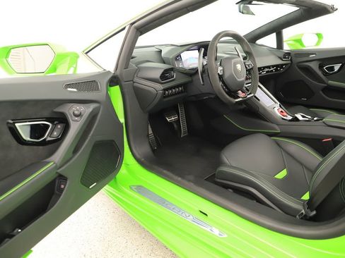 Used 2022 Lamborghini Huracan EVO RWD image 14