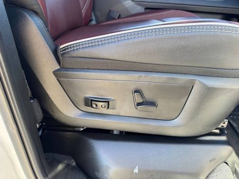 Used 2025 RAM 2500 Limited AWD/4WD image 37