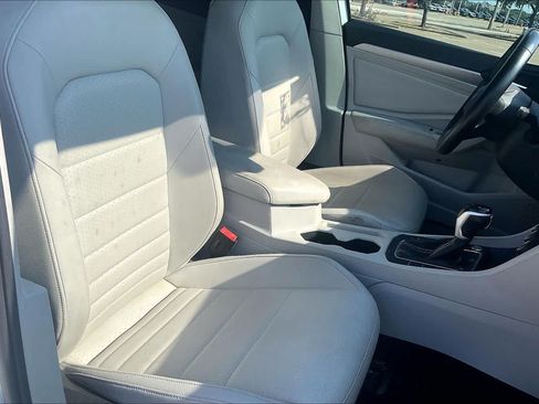 Used 2023 Volkswagen Jetta SE w/ Panoramic Sunroof Package FWD image 12