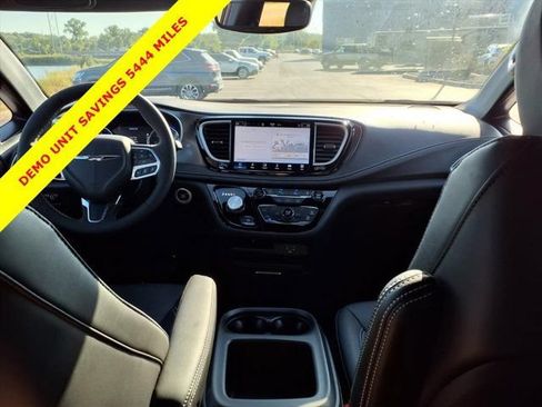 New 2026 Chrysler Pacifica Select FWD image 6