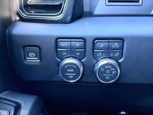 Certified 2022 GMC Sierra 1500 AT4 w/ AT4 Preferred Package image 35