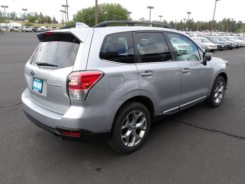 Used 2018 Subaru Forester 2.5i Touring AWD/4WD image 5