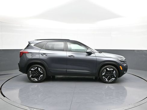 Certified 2025 Kia Seltos SX w/ SX Sunroof Package AWD/4WD image 5