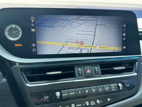 Certified 2022 Lexus ES 300h Ultra Luxury w/ Accessory Package 2 FWD image 16