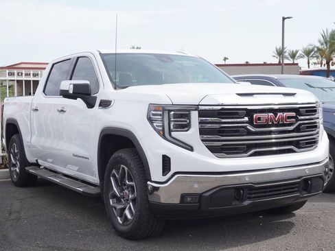 Used 2026 GMC Sierra 1500 SLT w/ SLT Convenience Package AWD/4WD image 3