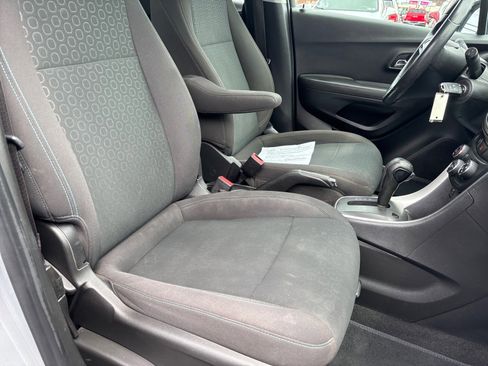 Used 2018 Chevrolet Trax LS FWD image 16