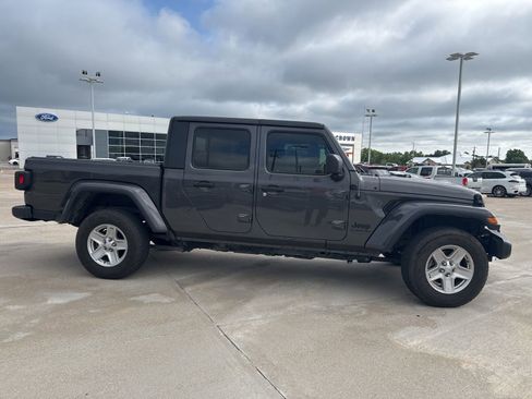 Used 2020 Jeep Gladiator Sport w/ Quick Order Package 24S AWD/4WD image 2