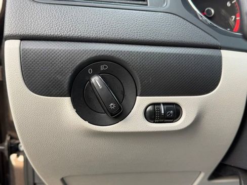 Used 2015 Volkswagen Jetta S image 11