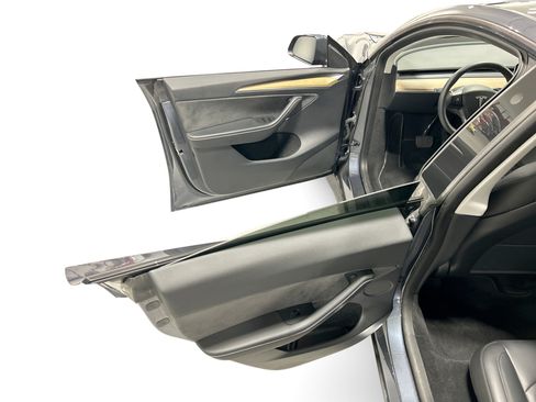Certified 2023 Tesla Model Y AWD image 10