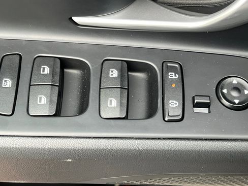 Used 2024 Hyundai Elantra SEL image 12