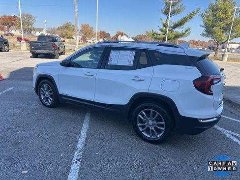 Used 2024 GMC Terrain SLT image 21