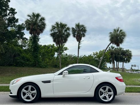 Used 2015 Mercedes-Benz SLK 250 w/ Premium Package image 41