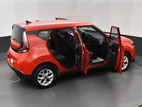 Used 2024 Kia Soul LX w/ Option Group 015 FWD image 5