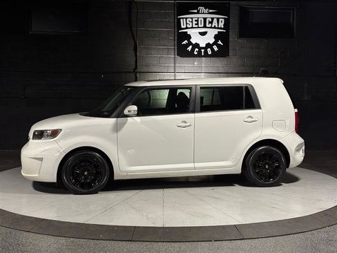 Used 2010 Scion xB image 2