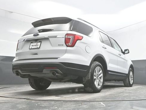 Used 2018 Ford Explorer XLT image 32