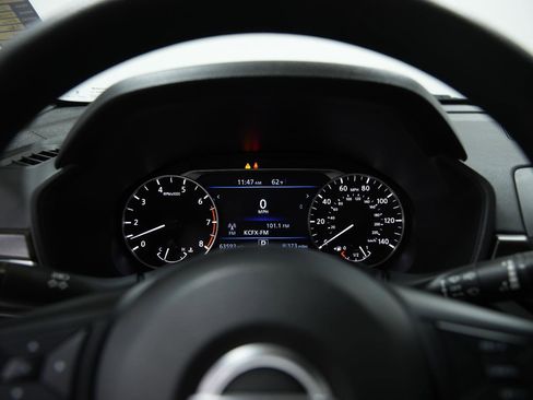 Used 2024 Nissan Altima 2.5 SV image 31