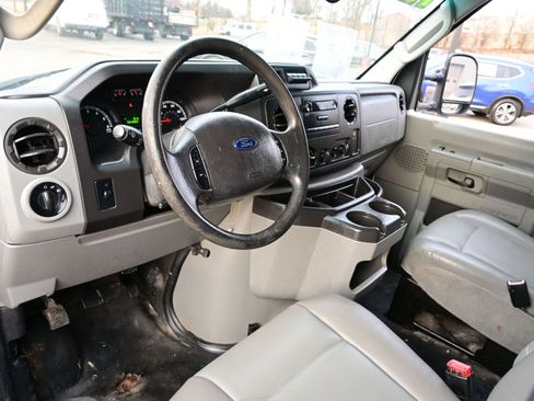 Used 2017 Ford E-350 and Econoline 350 Super Duty w/ Power Windows & Locks Group image 18