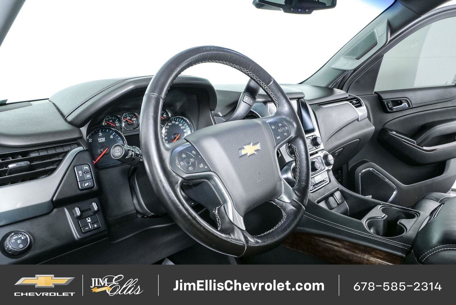 Used 2018 Chevrolet Suburban LT w/ LT Signature Package RWD image 4