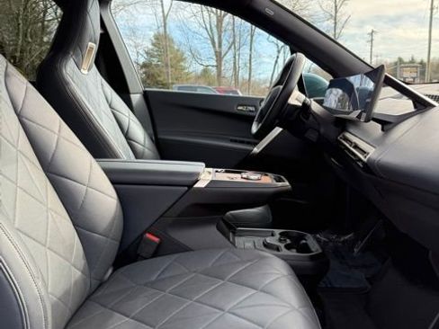 Used 2022 BMW iX xDrive50 w/ Premium Package image 16