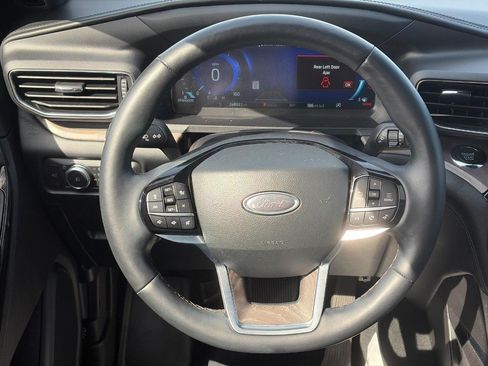 Used 2022 Ford Explorer Platinum w/ Equipment Group 601A AWD/4WD image 14