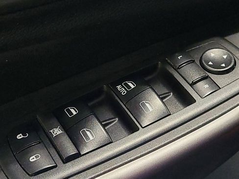 Used 2019 Jeep Cherokee Latitude w/ Popular Appearance Group AWD/4WD image 27