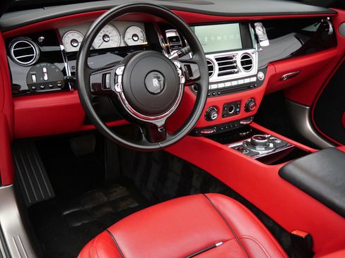 Used 2017 Rolls-Royce Dawn image 24