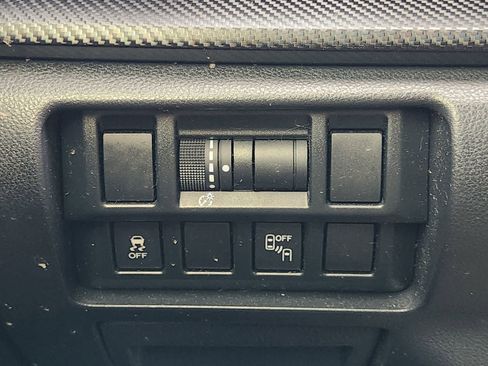 Used 2018 Subaru Crosstrek 2.0i Premium w/ Moonroof Package image 24