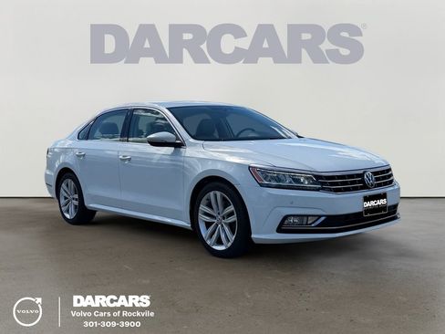 Used 2018 Volkswagen Passat 2.0T SE FWD image 1