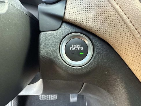 Used 2024 Chevrolet Equinox Premier image 28