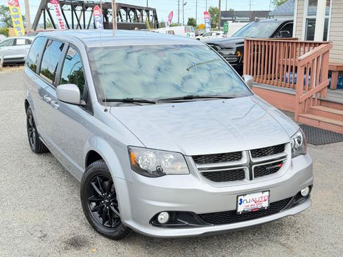 Used 2020 Dodge Grand Caravan GT FWD image 2