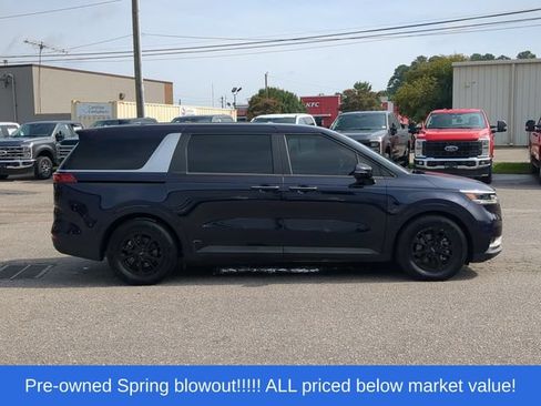 Used 2022 Kia Carnival LX FWD image 14