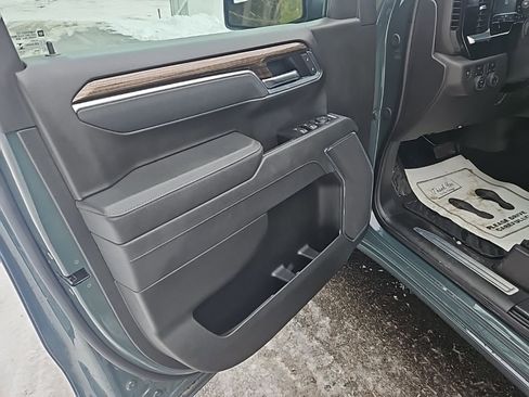 Used 2025 Chevrolet Silverado 1500 LT image 9