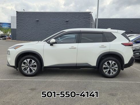 Used 2023 Nissan Rogue SV image 2