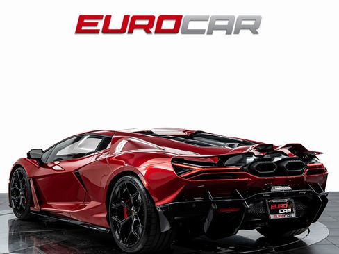 Used 2025 Lamborghini Revuelto image 3