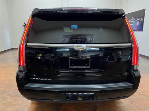 Used 2018 Cadillac Escalade Luxury RWD image 8