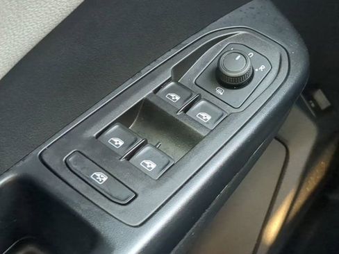 Used 2024 Volkswagen Taos SE FWD image 23