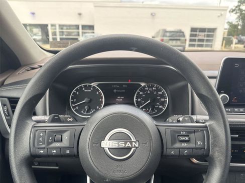 Used 2023 Nissan Rogue S AWD/4WD image 17