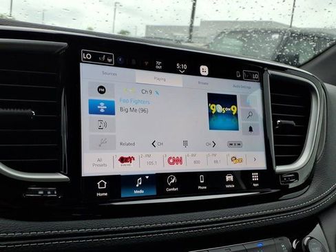 New 2027 Chrysler Pacifica Select FWD image 8