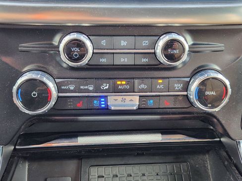 Used 2023 Ford F150 Lariat w/ Equipment Group 502A High AWD/4WD image 15