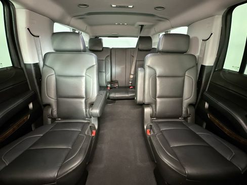 Used 2019 Chevrolet Suburban LT w/ Luxury Package AWD/4WD image 13