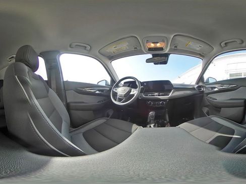 Used 2025 Chevrolet TrailBlazer LT image 42