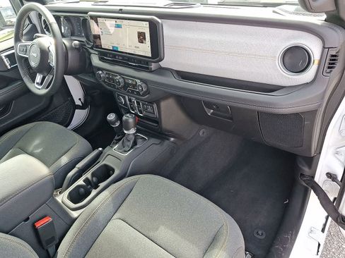 Used 2025 Jeep Wrangler Unlimited Sahara w/ Safety Group AWD/4WD image 33