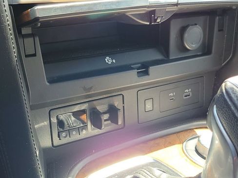 Used 2022 Nissan Armada SL w/ Captain's Chairs Package AWD/4WD image 30