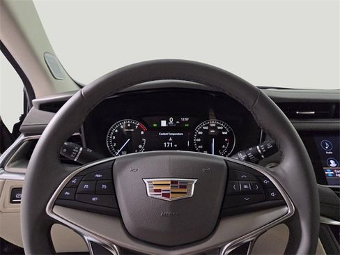 Used 2025 Cadillac XT5 Premium Luxury image 10