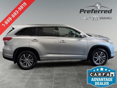 Used 2017 Toyota Highlander SE AWD/4WD image 9