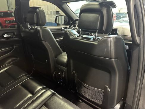 Used 2020 Jeep Grand Cherokee Overland AWD/4WD image 34
