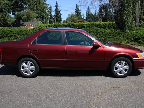 Used 2000 Toyota Camry LE FWD image 11
